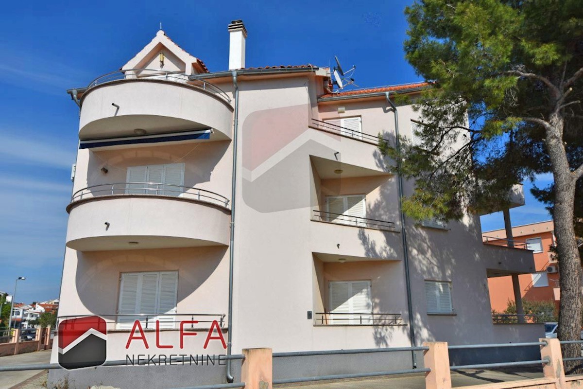 Vodice, prodaje se dvosoban apartman na prvom katu