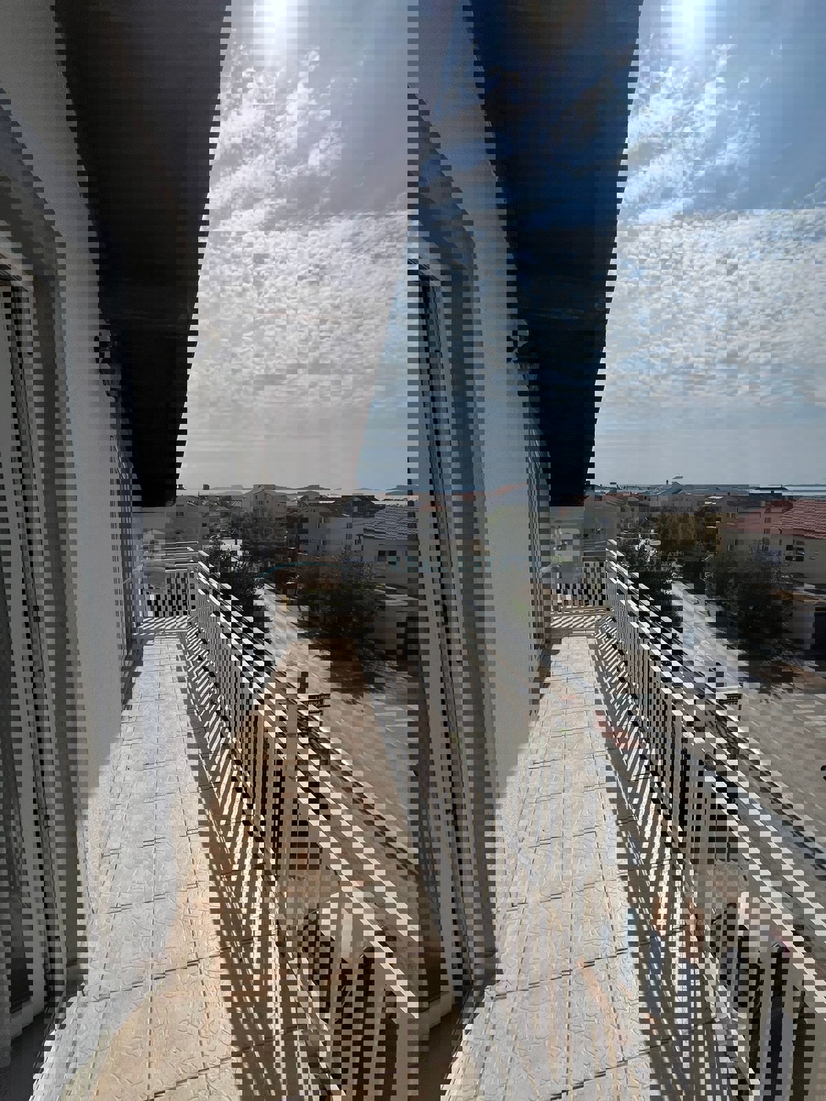 Etaža kuće - u naravi 4 apartmana, Vodice