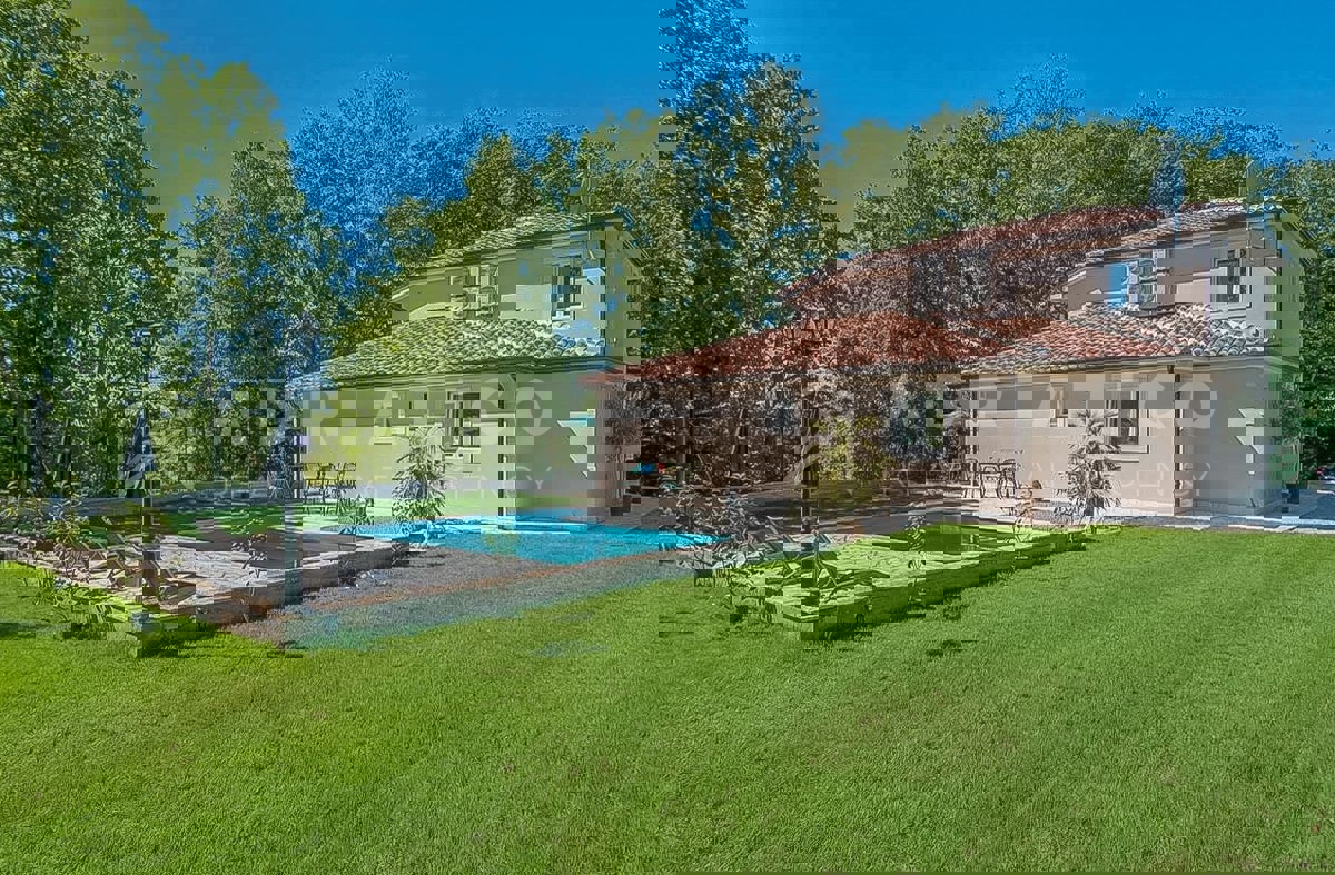 Istra, Tinjan, Odlična kuća s bazenom okružena prirodom