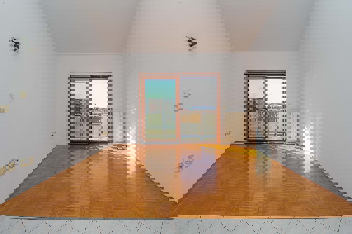 Poreč - Sunny two-bedroom apartment