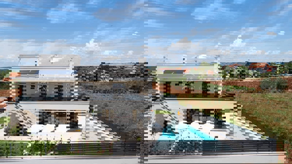 Poreč - Nova moderna kuća s bazenom