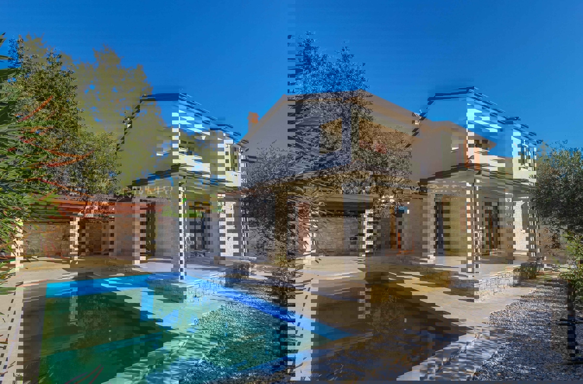 Okolica Poreča, Samostojeća kuća s bazenom i pogledom na more