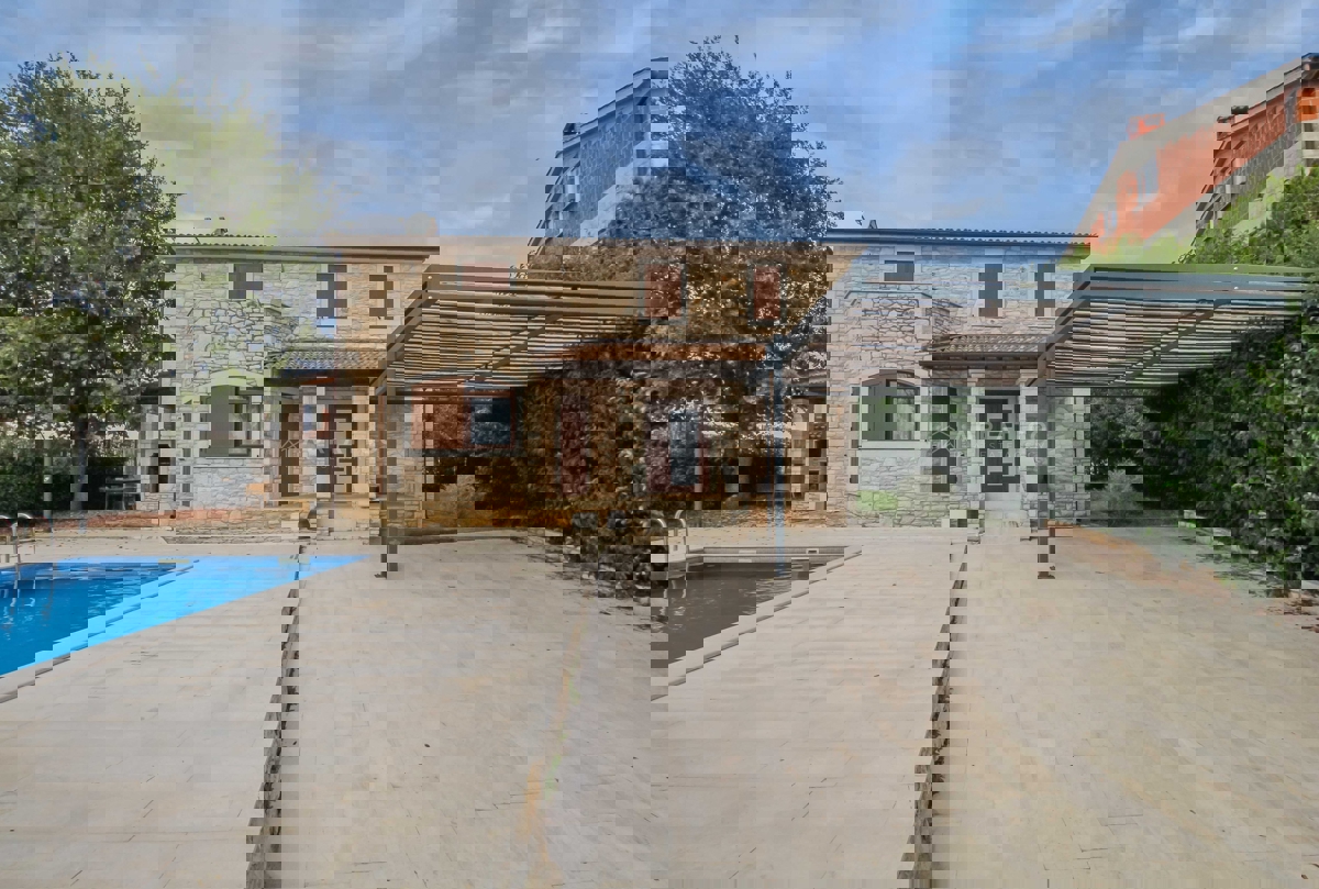 Okolica Poreča, Udobna kuća s 4 spavaće sobe i bazenom