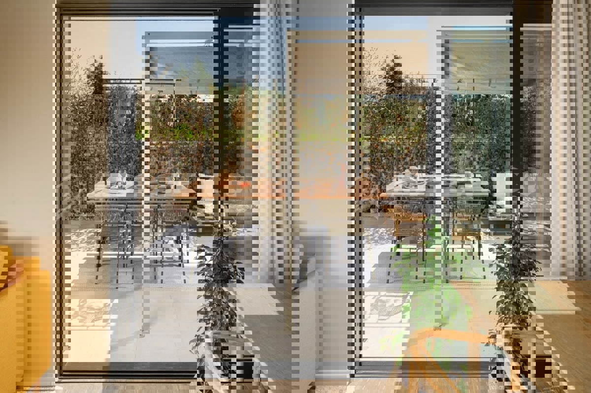 Atraktivna, nova kuća u nizu 