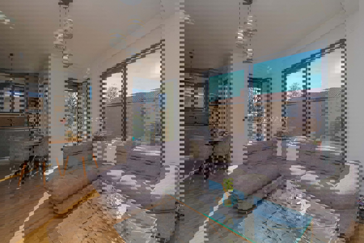 POREČ - New modern apartment with a large roof terrace