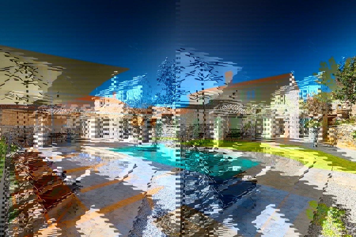 Poreč okolica, Kamena kuća s bazenom