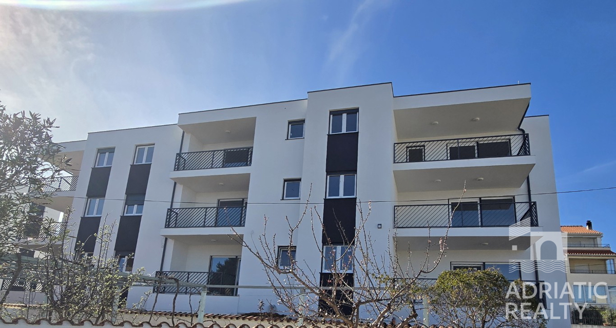 Vodice, trisobno stanovanje s pogledom na morje - vselitev spomladi 2025