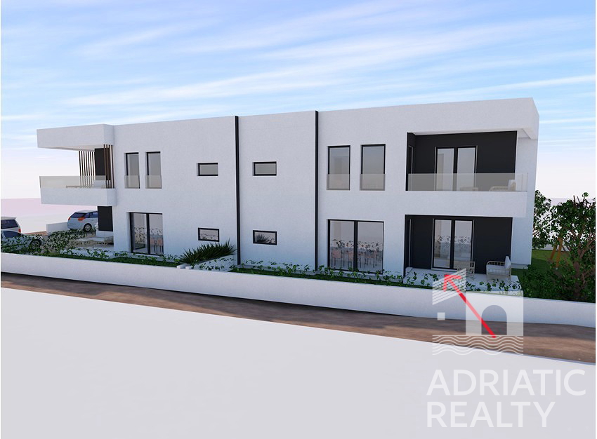Vodice, prostran apartman s vrtom – idealan za udoban život