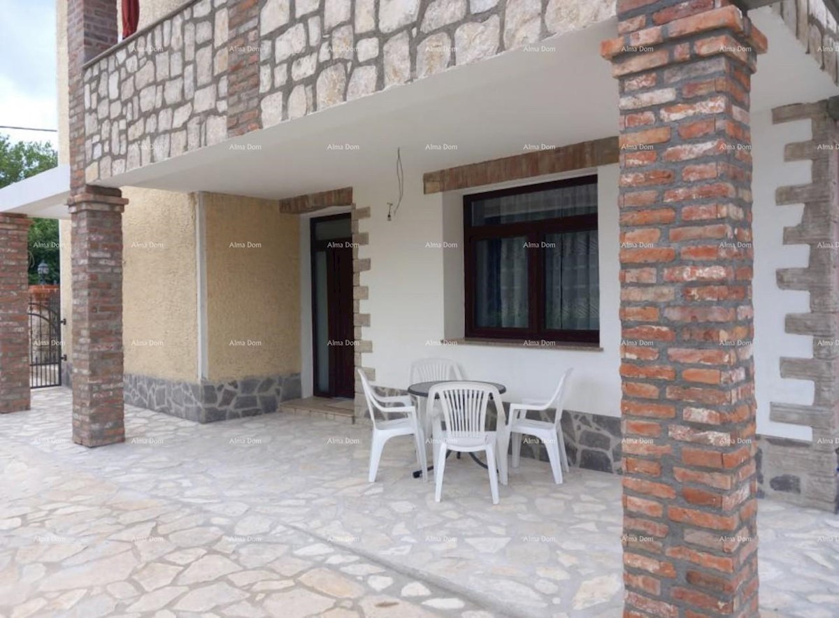 House with three separate apartments near Poreč