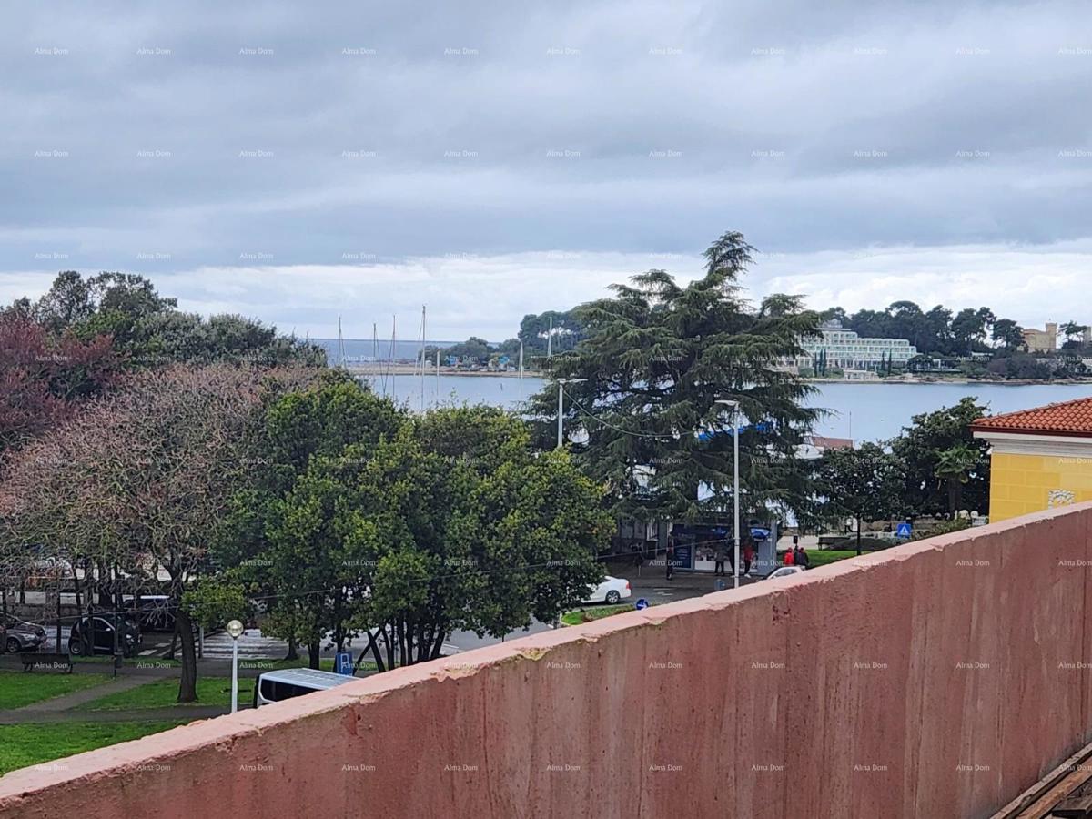 Poreč, 500 m von der Meeresküste entfernt, hat begonnen.