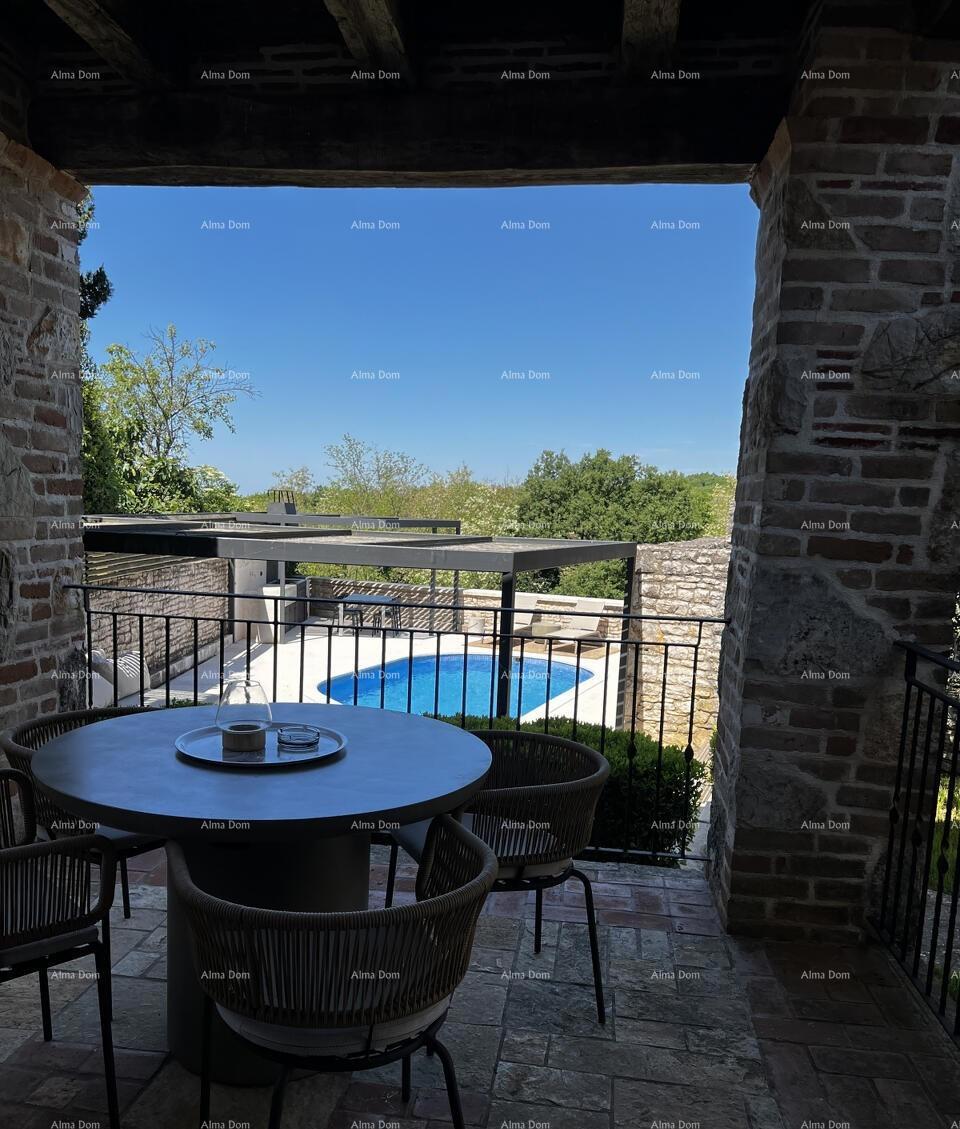 Istrian house with traditional and modern design, Tinjan, for sale