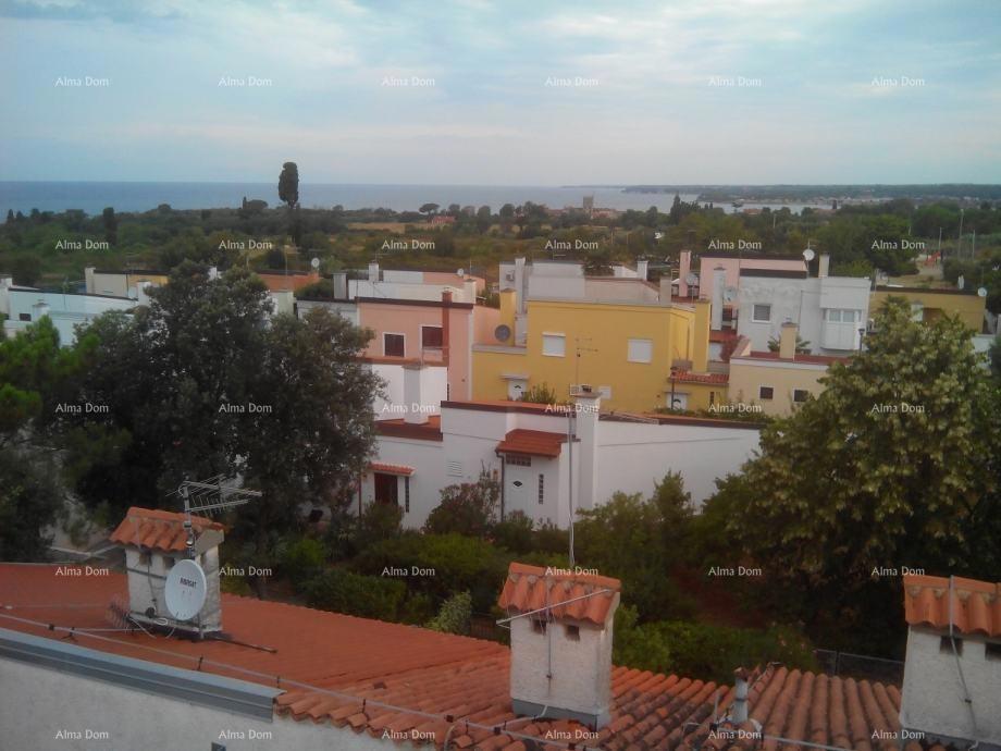 Prodaje se namješten stan s vrtom, 150 m od plaže!