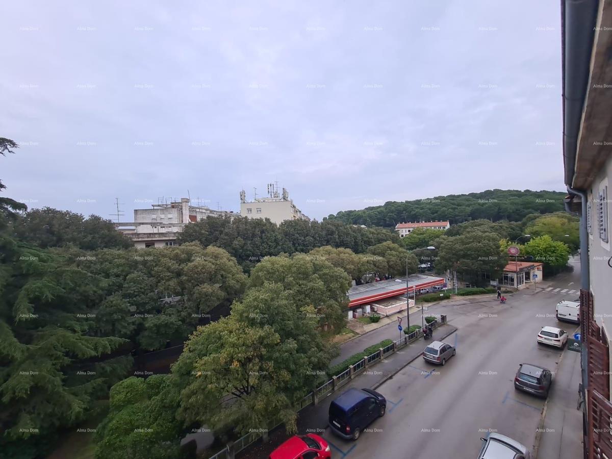 Stan u centru Pule, blizina Amfiteatra! Uporabna dozvola!