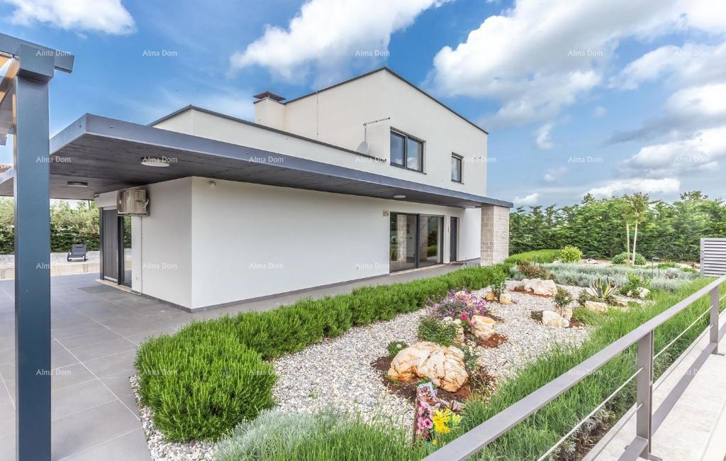 Poreč The nearest airport, Pula Airport, is located 45 km from the property.