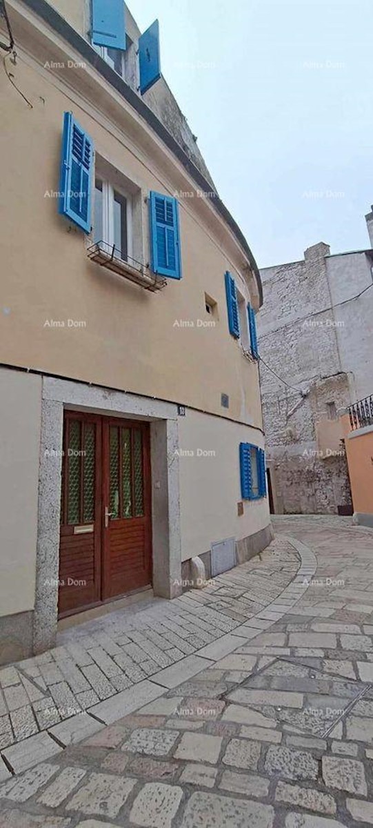 Sale of a house for adaptation, Poreč