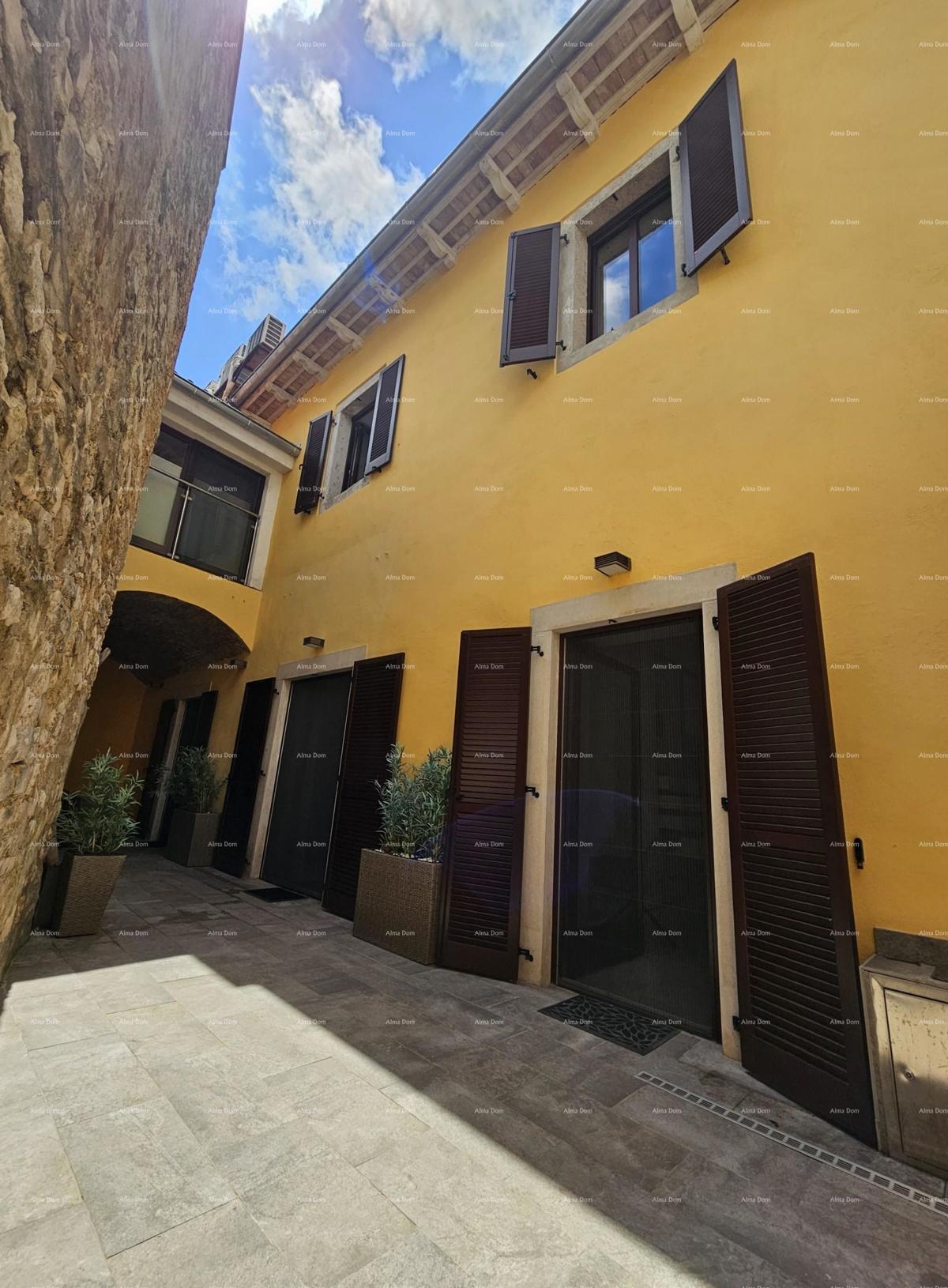 Beautiful house with three registered apartments in the old town of Poreč!