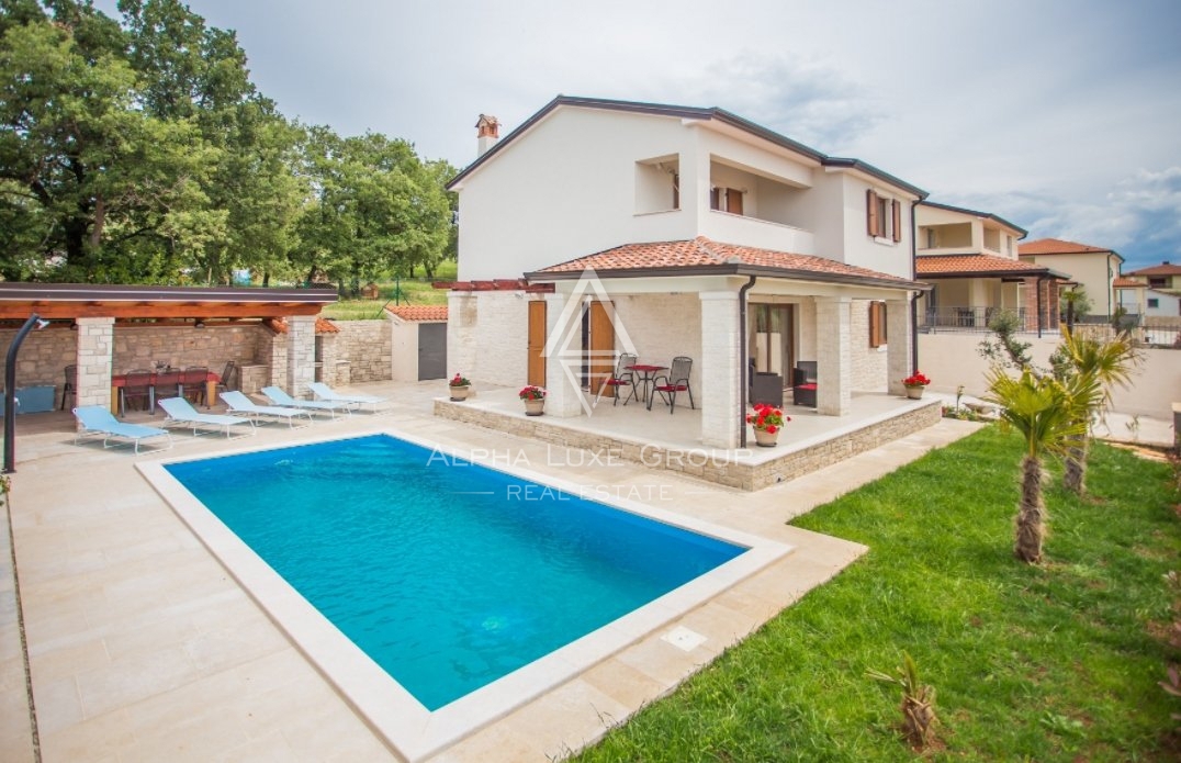 Vila s bazenom, mirna lokacija, okolica Poreča.