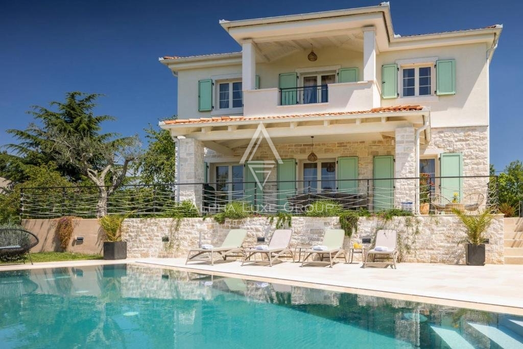 Okolica Poreča: Očaravajuća kamena vila s modernim elegancijama