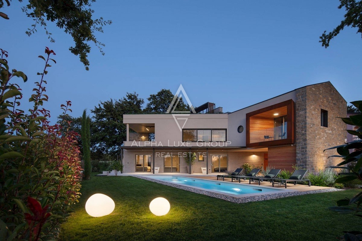 Vila s bazenom i pogledom na more i vinograde, Istra, Poreč