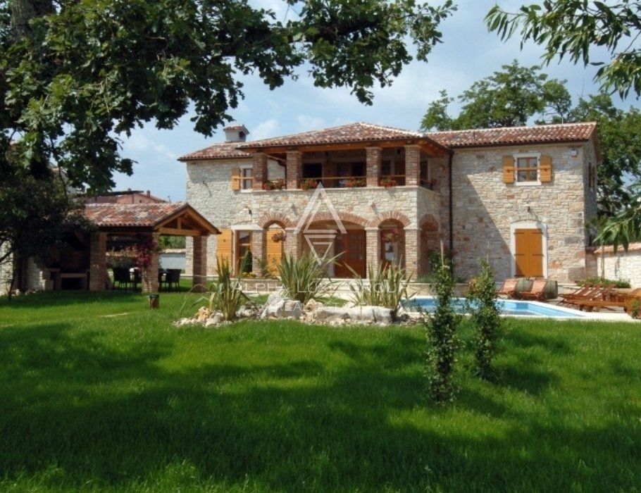 Istarska kamena Vila, Vila s bazenom, okolica Poreča.
