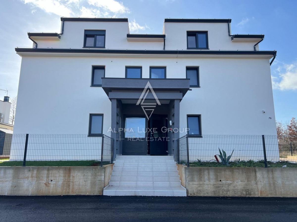 Poreč, Istria, Modern first-floor apartment with terrace