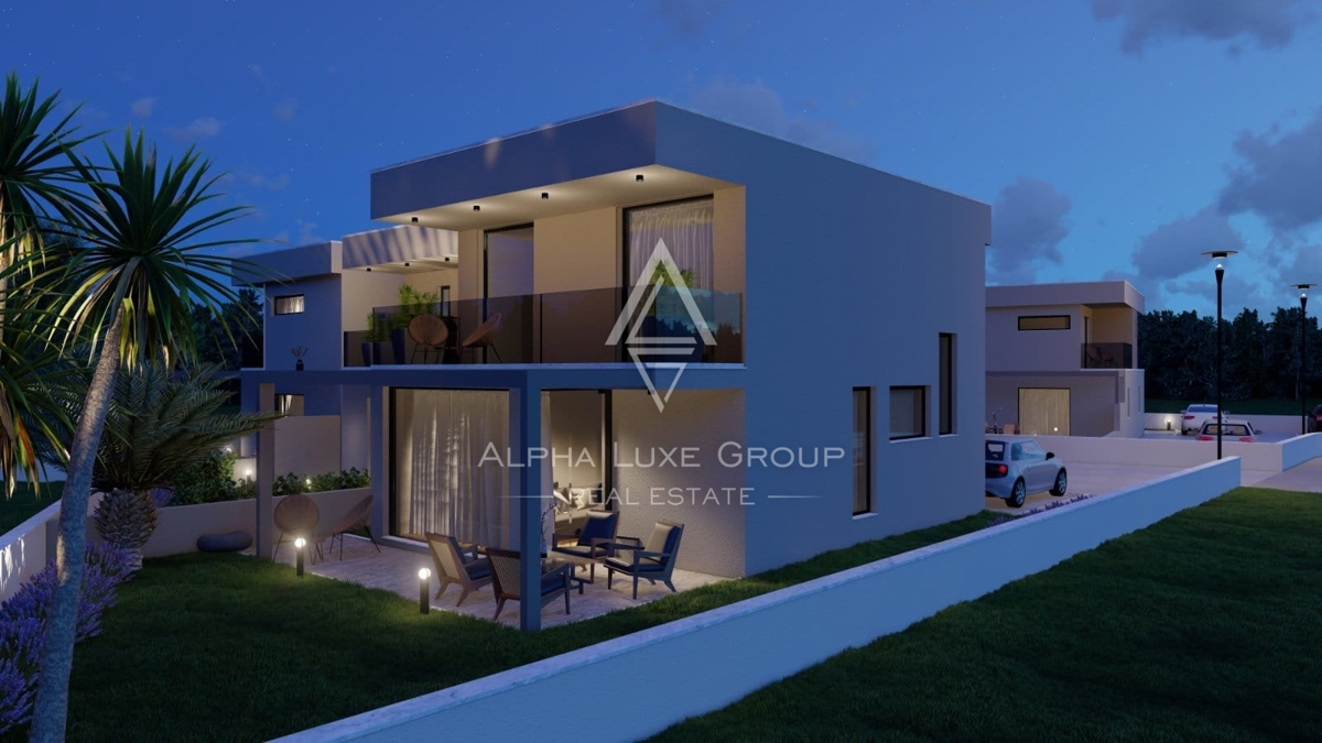 Poreč - Nova gradnja, kuća na kraju niza blizu mora