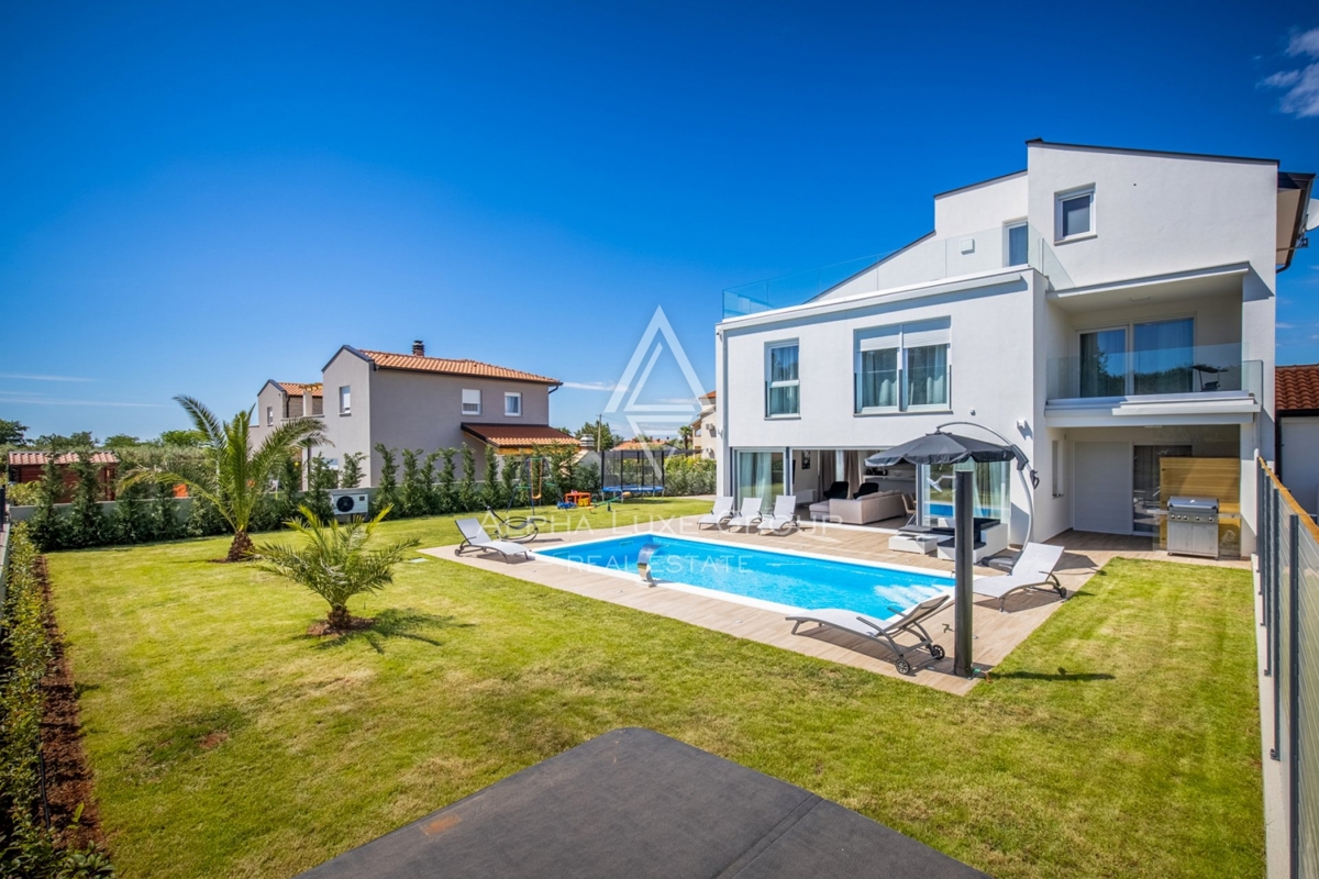 ALPHA LUXE GROUP PRODAJE, MODERNA VILA, BLIZINA POREČA, MIRNA LOKACIJA