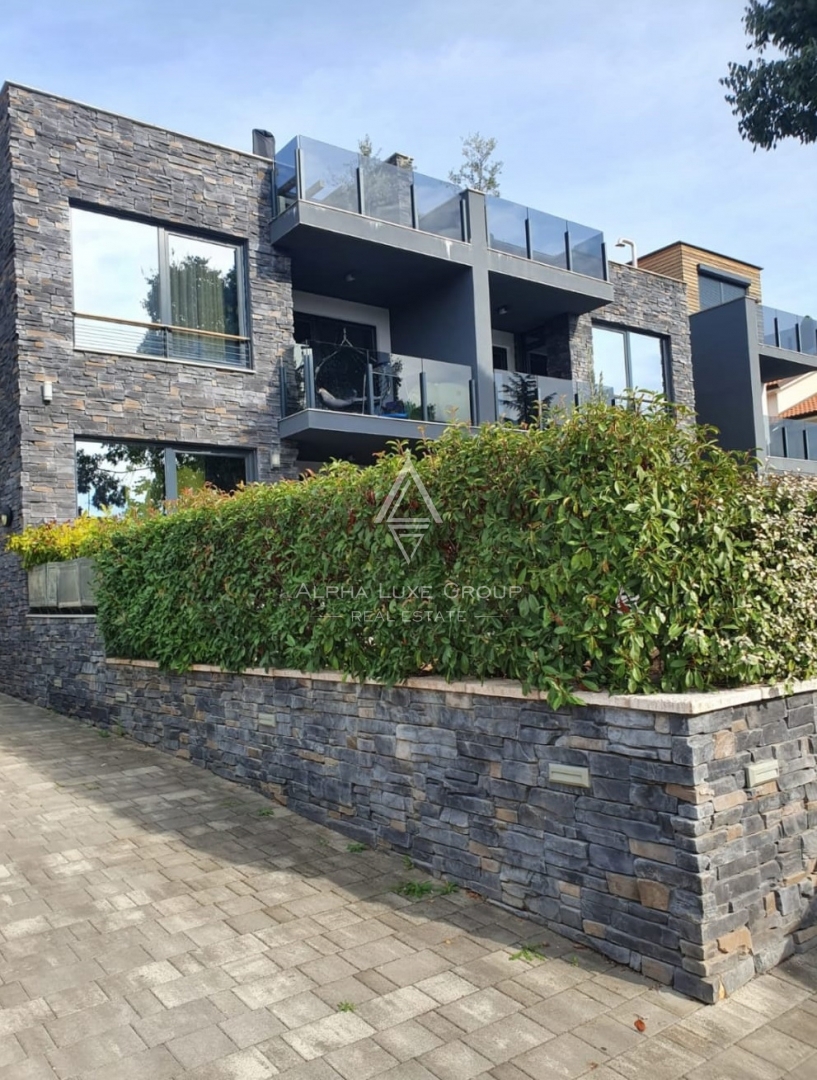 Poreč, Istria – Luxury apartment with pool near the sea