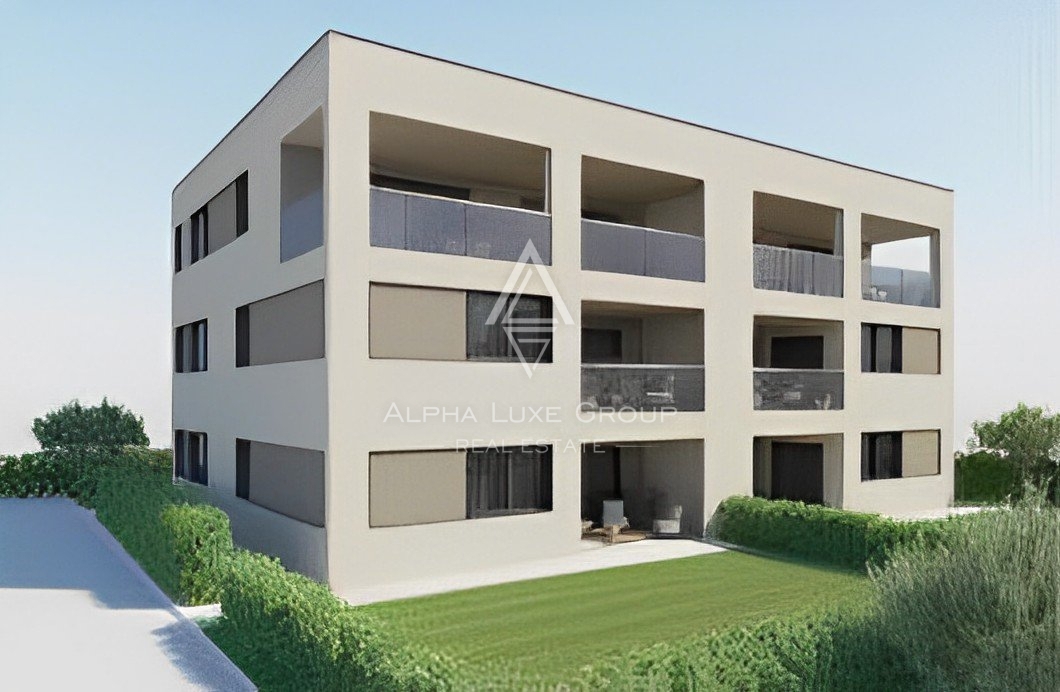 A spacious apartment on the second floor in a new building, Istria, Poreč