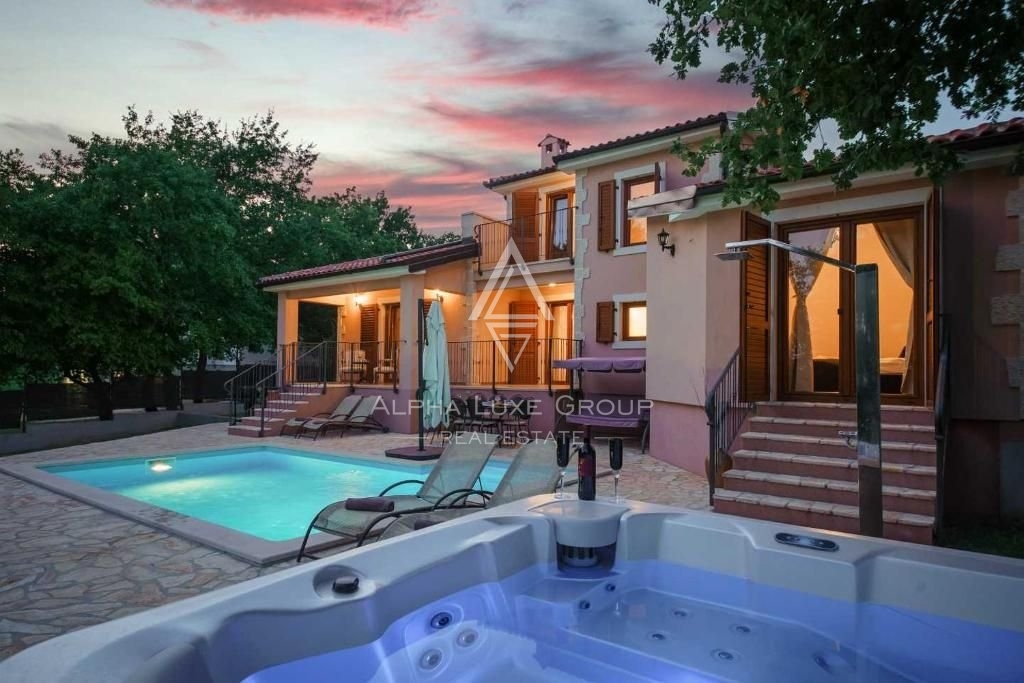 Ugodna vila s bazenom i lijepom okućnicom, Istra, Poreč