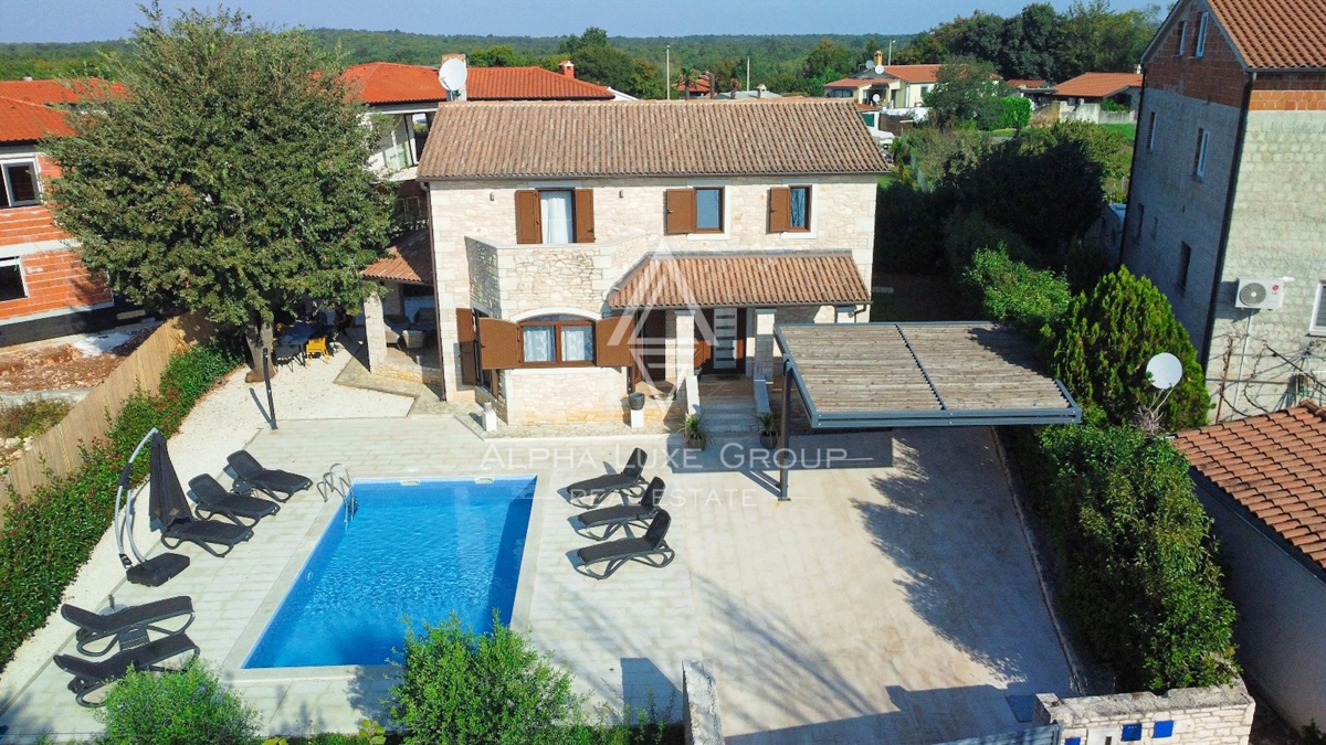 Šarmantna kamena vila s bazenom u okolici Poreča