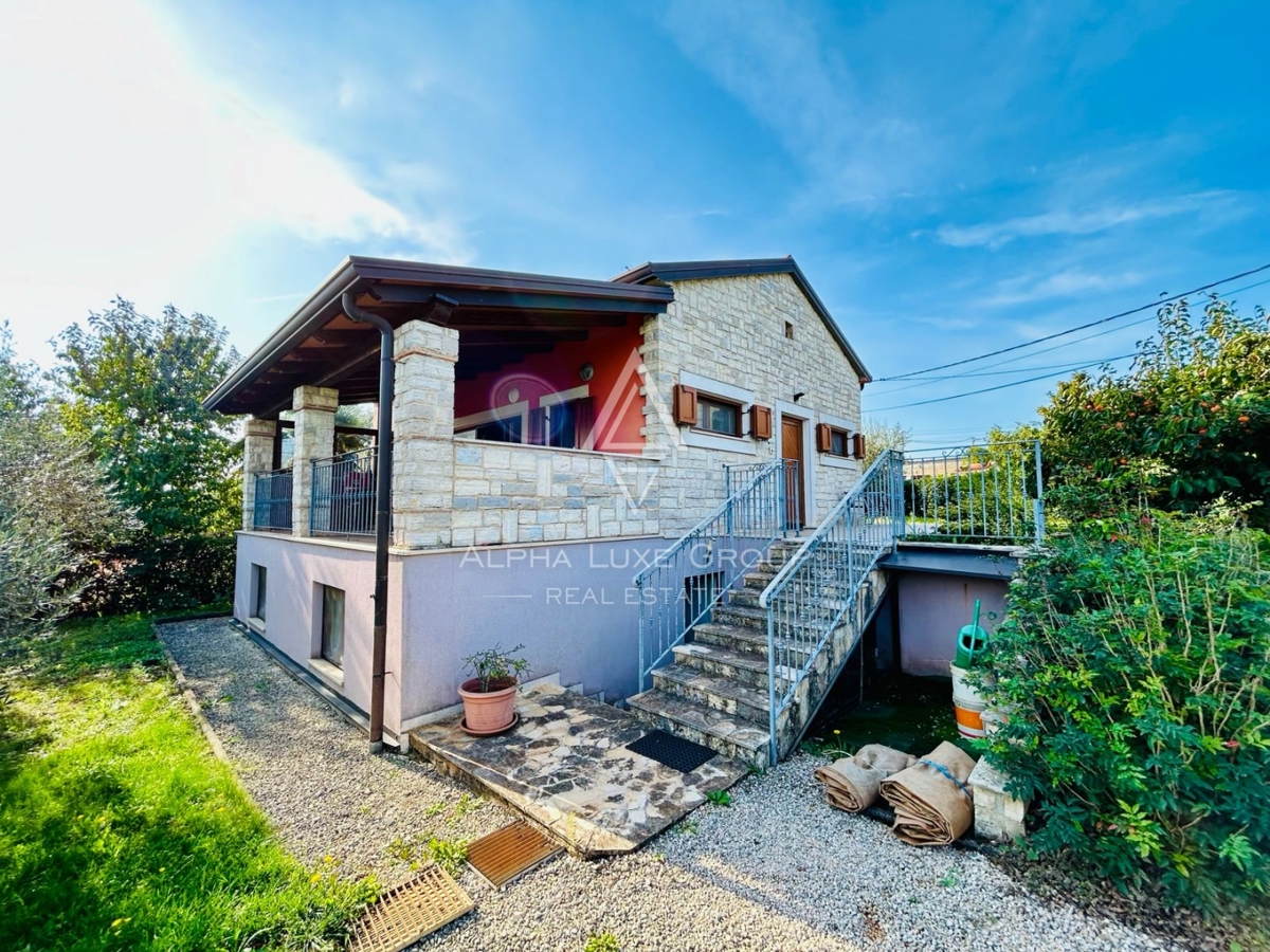 Istra, Poreč: Ekskluzivna Kuća u Mirnom Okruženju