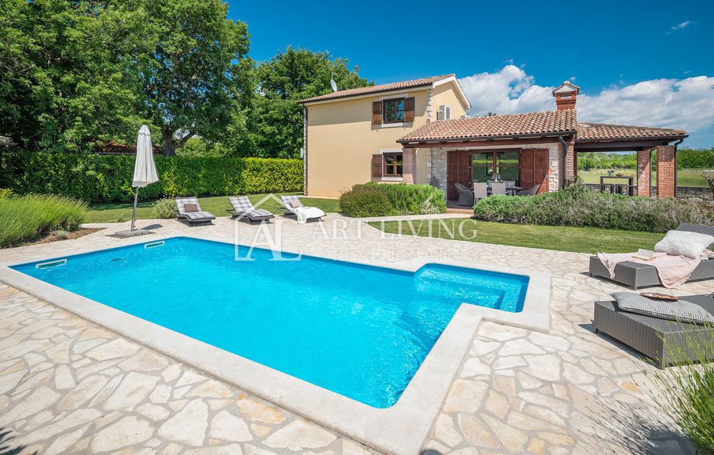 Istra, Poreč, okolica - atraktivna vila s bazenom na mirnoj lokaciji okružena prirodom