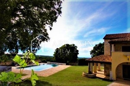 Poreć-surroundings, a beautiful estate with two autochthonous Istrian villas with a swimming pool on a plot of 3039 m2