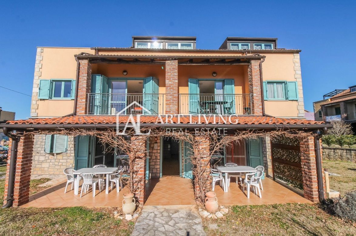 Istra, Poreč, okolica - dvosobno stanovanje v mansardi z uporabo lastnega bazena