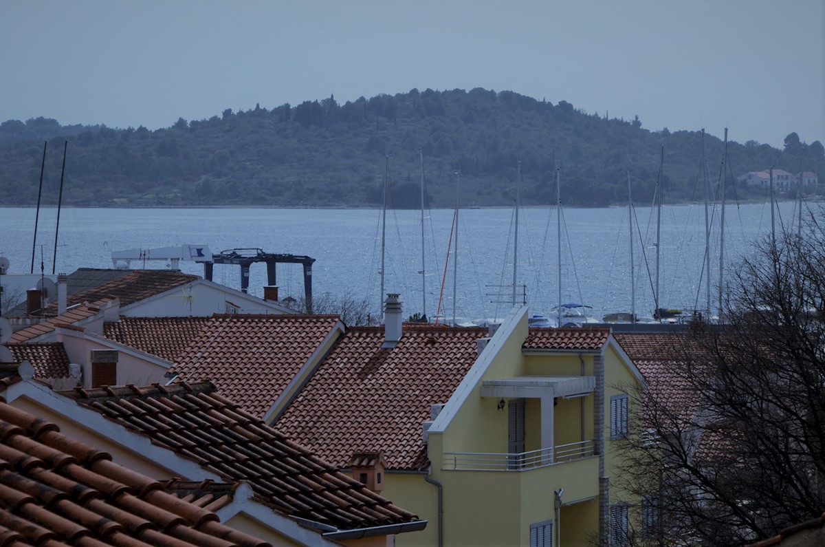 Vodice, novogradnja, stan s krovnim bazenom