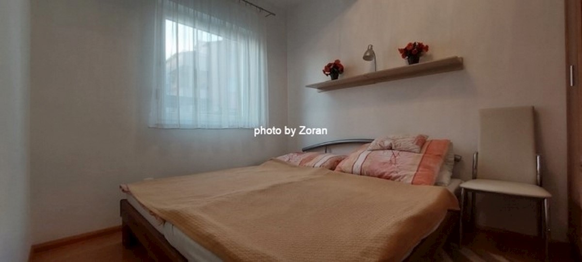 Vodice apartman prodaja,veliko dvorište,mirna lokacija!!
