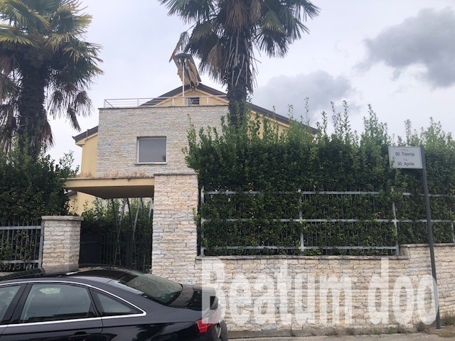 Kuća u centru grada,mirna zona, Poreč