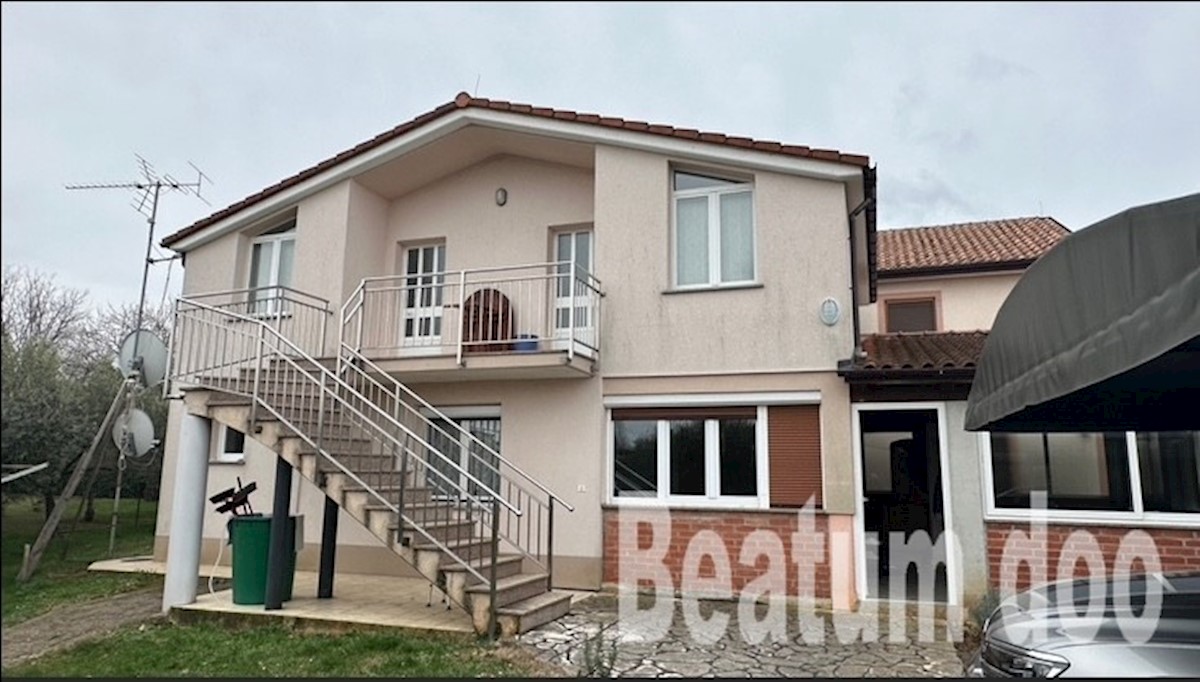 U prodaji dvije kuće u okolici Poreča