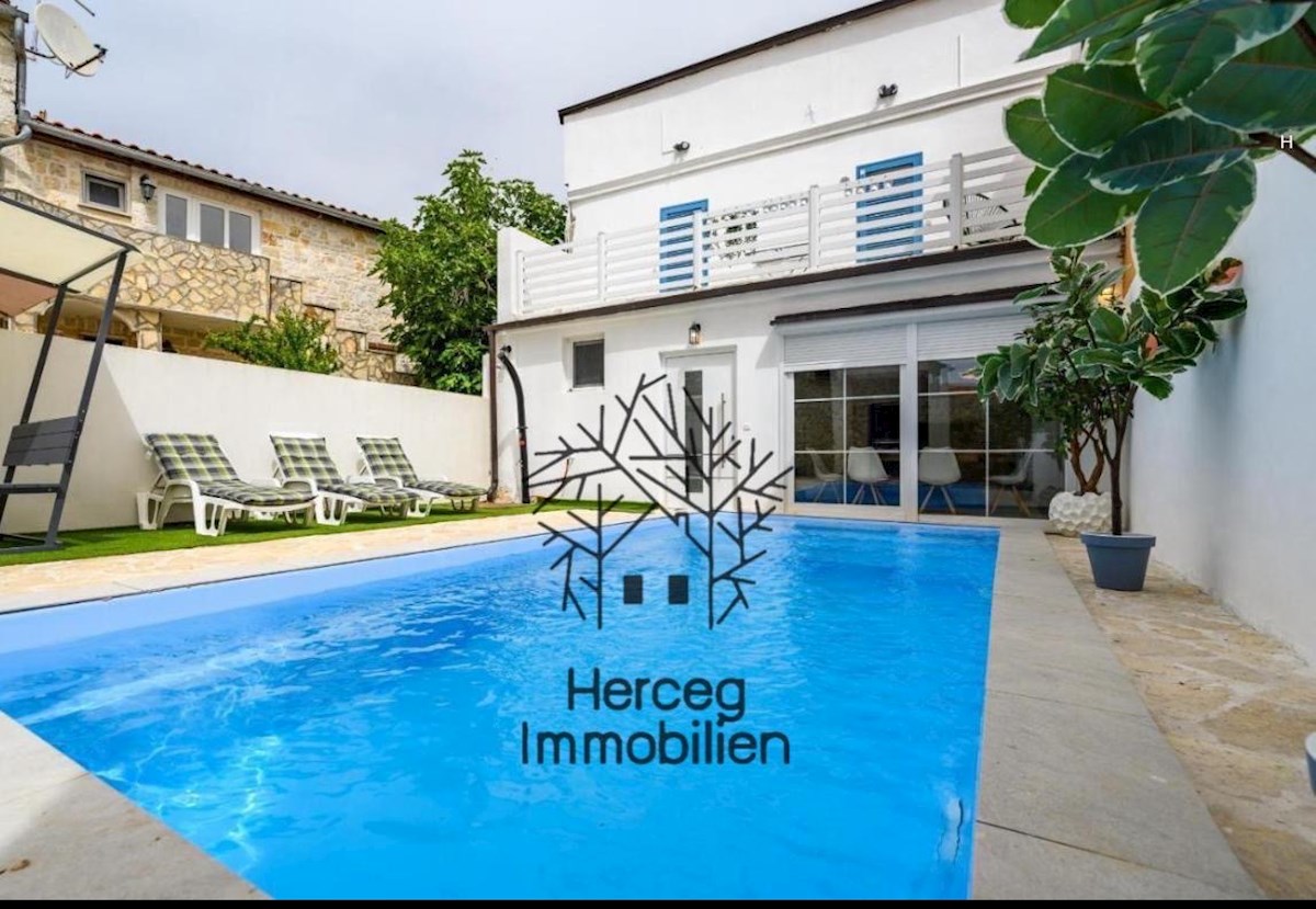 POREČ - Hiša z bazenom