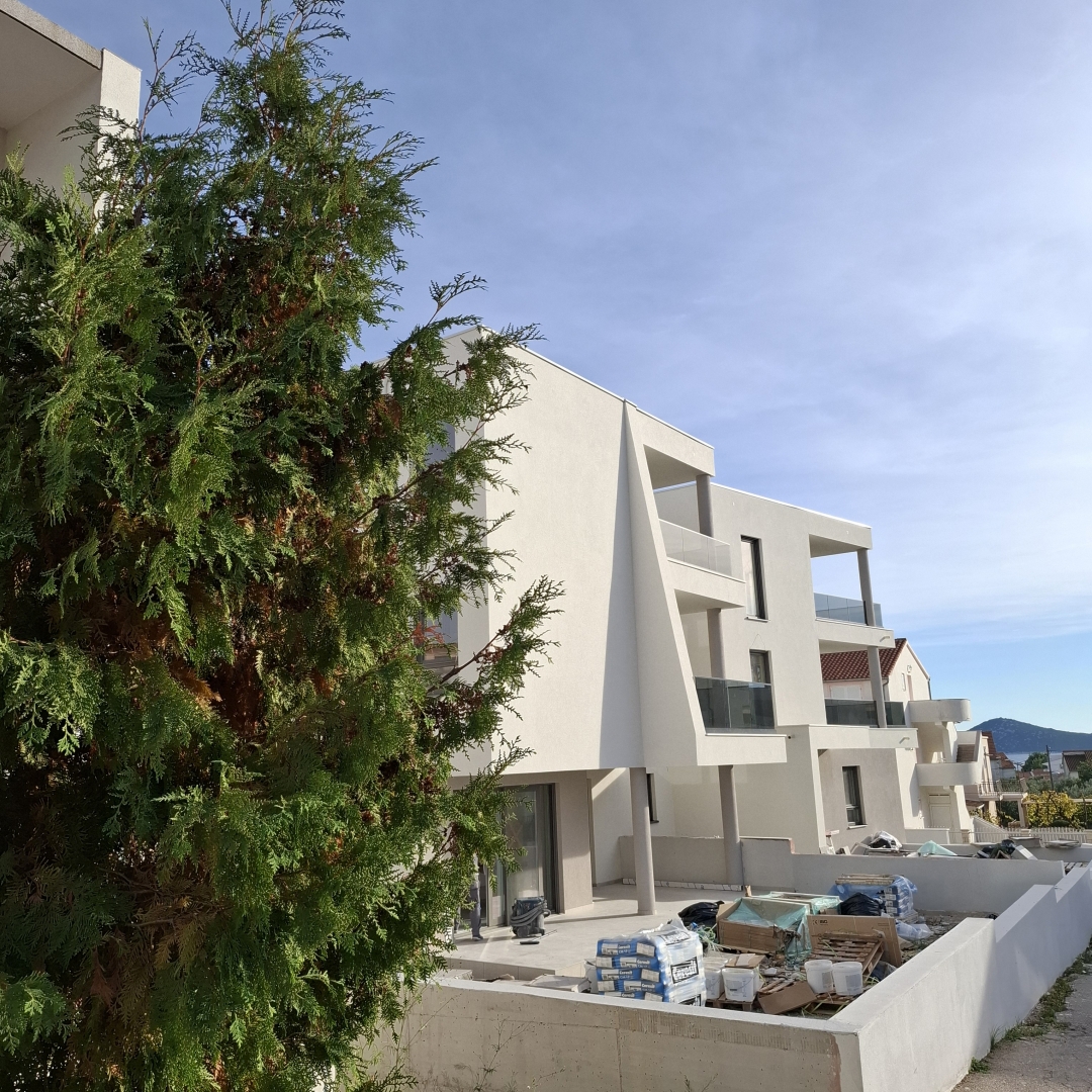 Vodice, 102 m2, stan, vrt, odlična lokacija, blizu mora