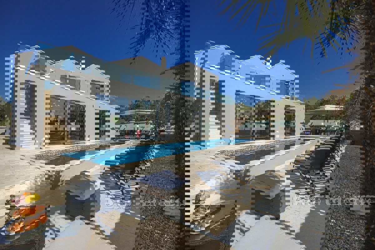 Modern villa with swimming pool near Poreč