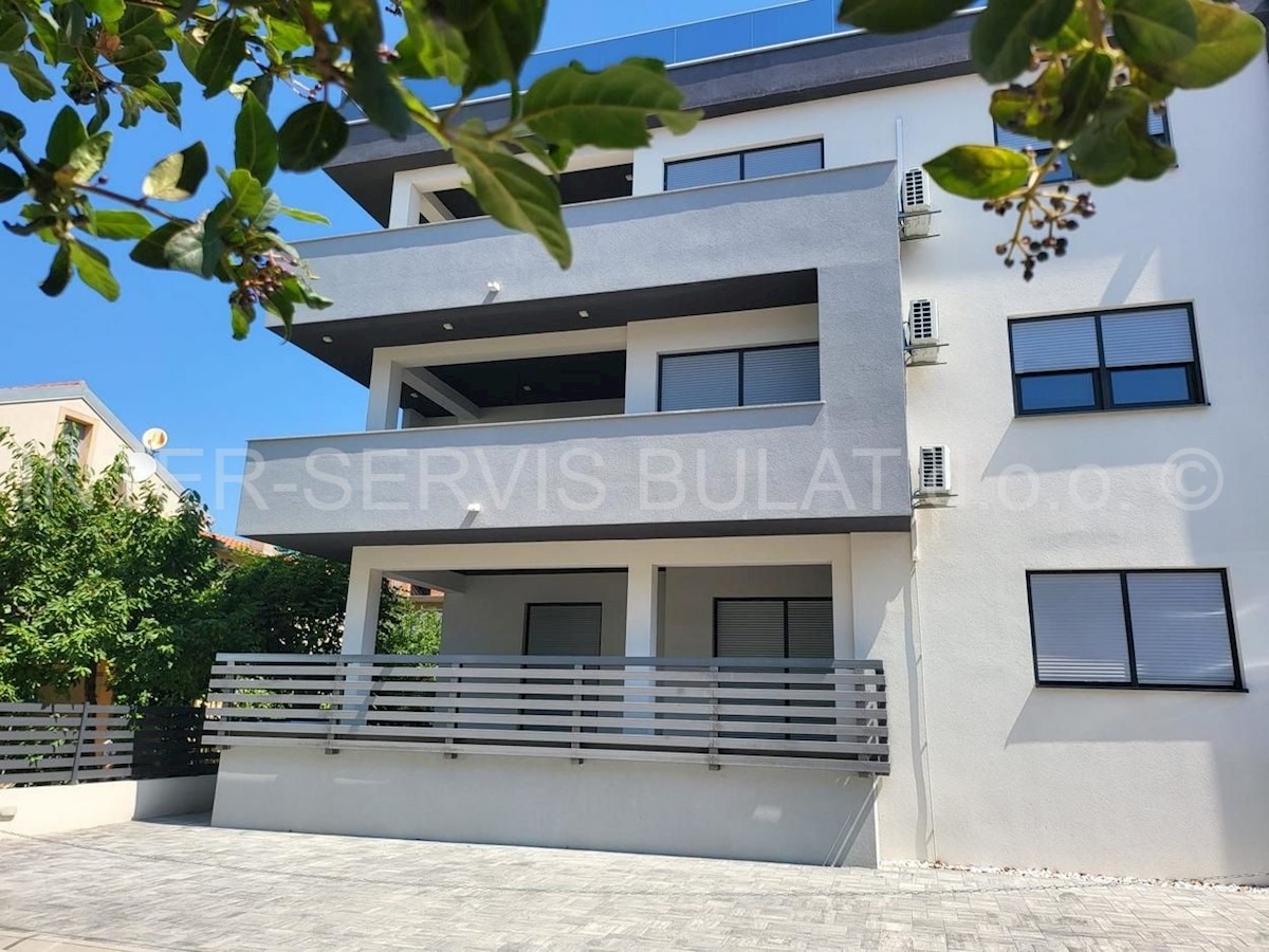 .::: Penthouse s raskošnom terasom i pogledom na more :::.