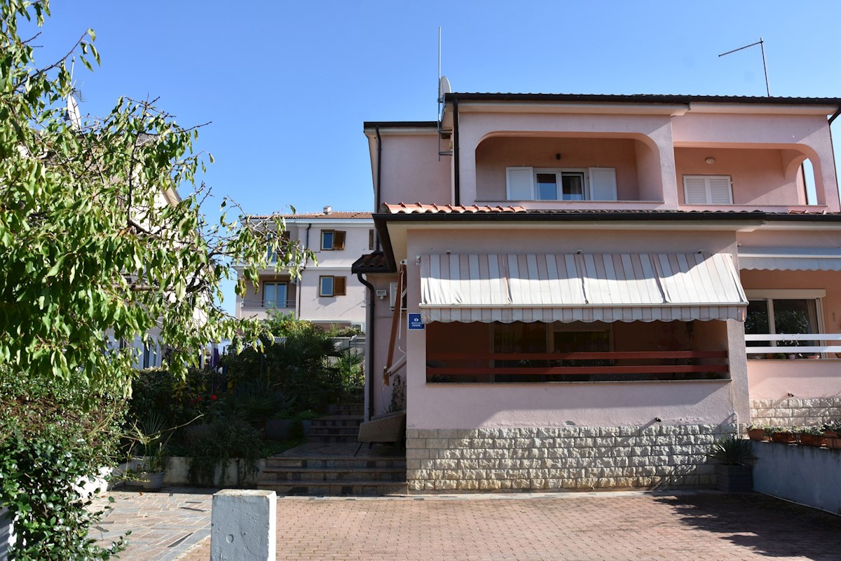 Poreč, očarljiva hiša dvojček, nedaleč od centra mesta