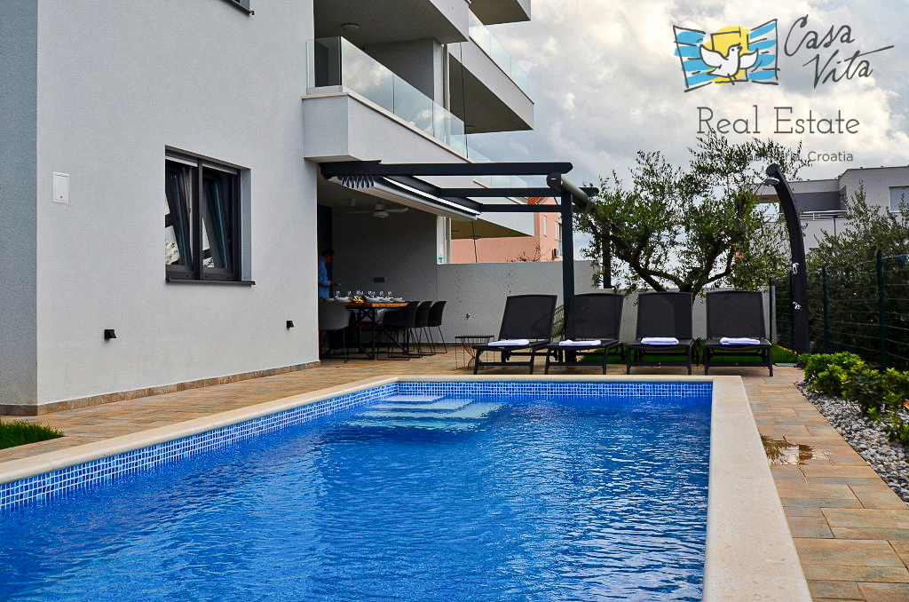 Istra, Novigrad -Stan u prizemlju sa bazenom!