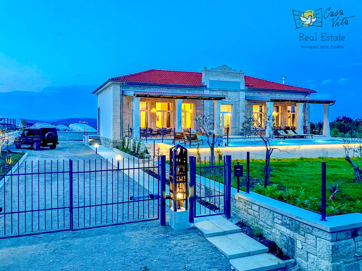 Eine Villa mit einzigartiger Architektur in wunderbarer Lage – 12 km von Poreč entfernt!