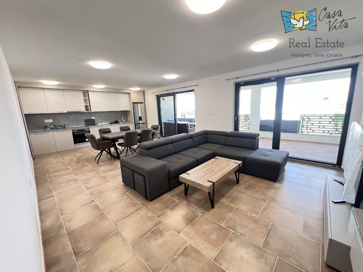 Lijep i prostran stan sa pogledom na more - Novigrad!