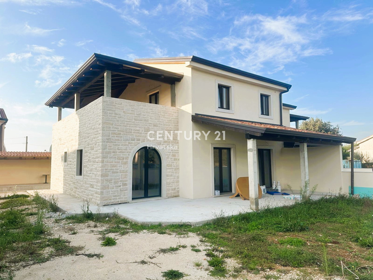 POREČ, PRODAJE SE DVOJNA KUĆA, NOVOGRADNJA S BAZENOM