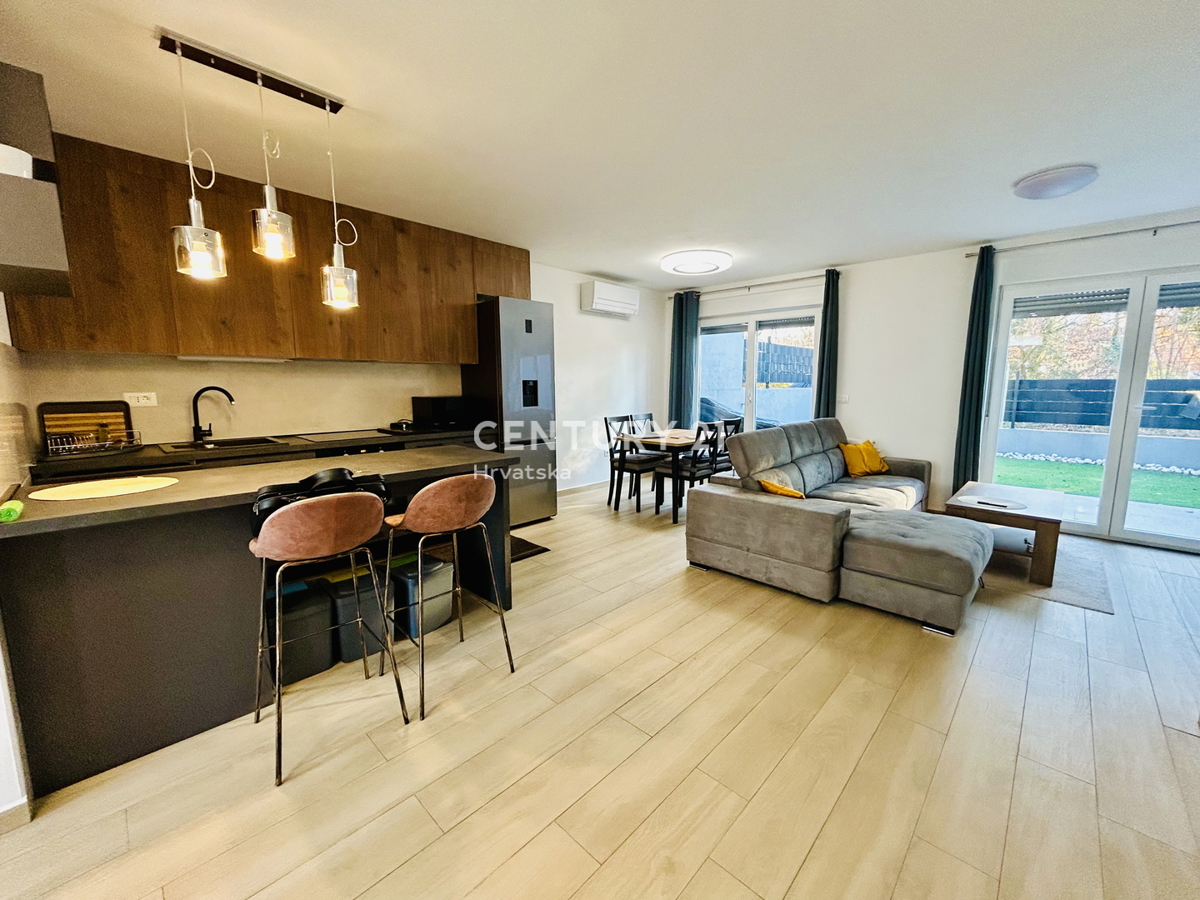 POREČ, UMGEBUNG, CHARMANTES HÄUSCHEN IN EINER KETTE