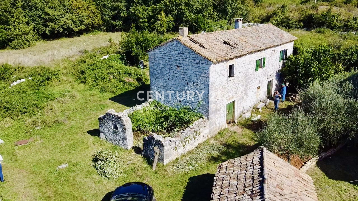 POREČ, UMGEBUNG, EIGENSTÄNDIGES ISTRISCHES HAUS MIT GROSSER HOFFLÄCHE